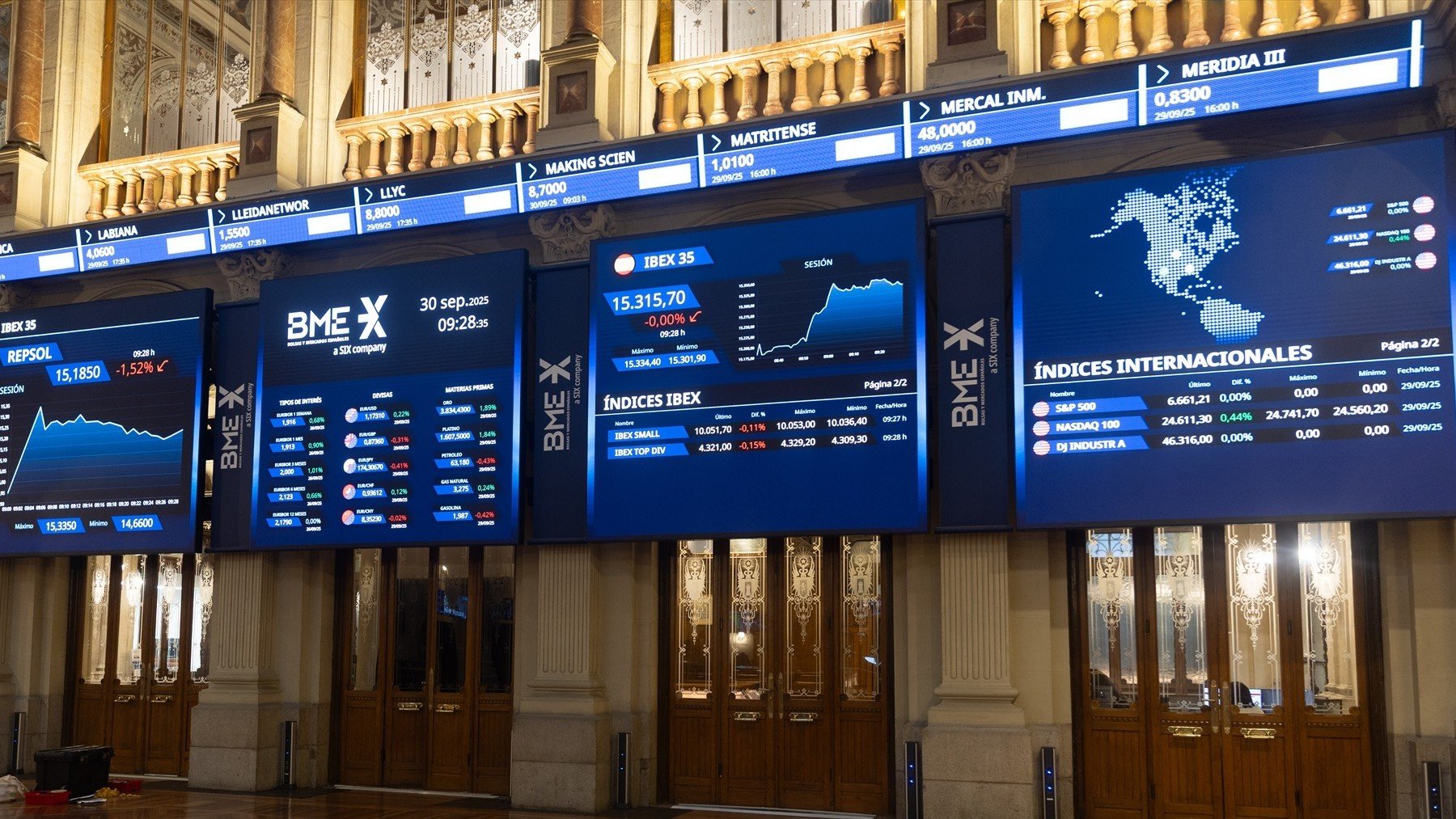 El Ibex 35 sube 0,3% en la apertura y se acerca a los 17.000 puntos