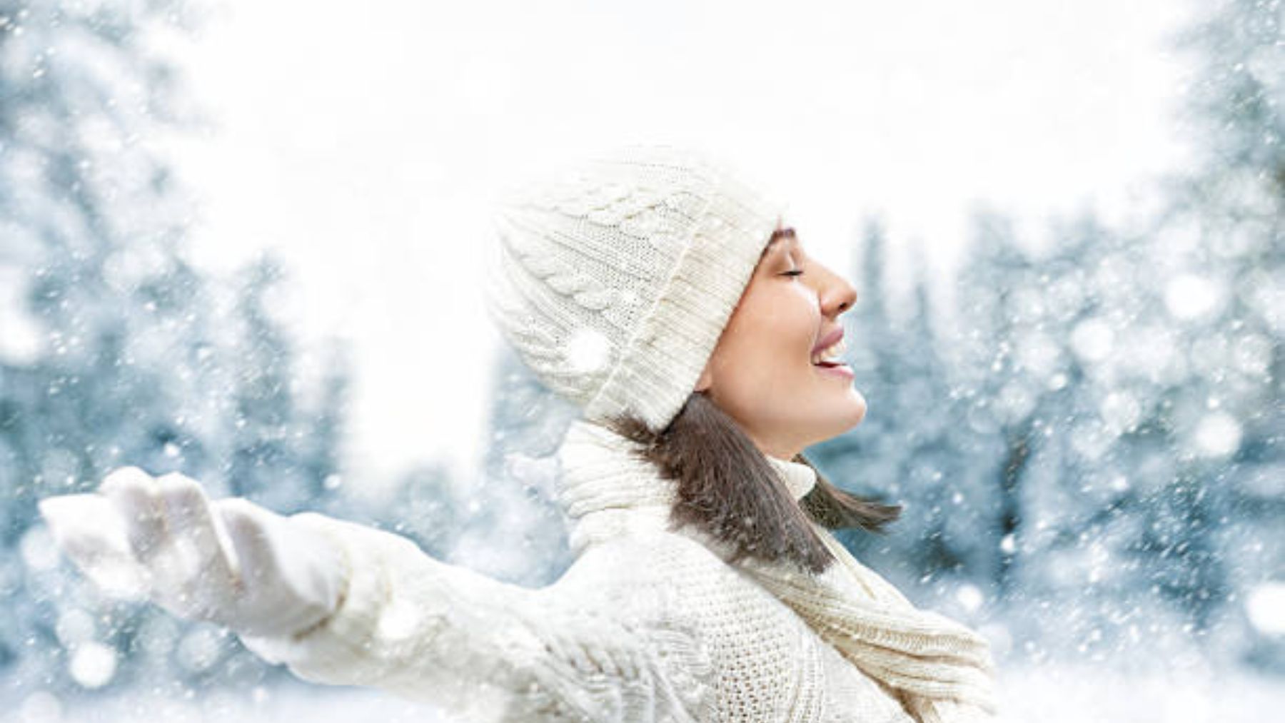 Una mujer en la nieve.