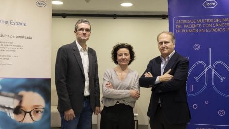 Los doctores Fernando López-Ríos, Mariluz Amador y Javier de Castro.
