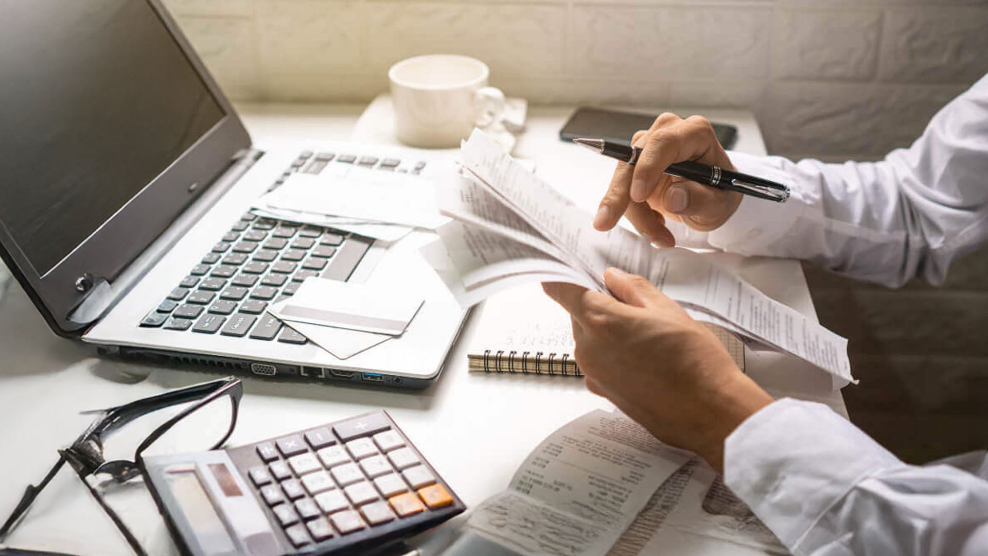 Hacienda reconoce que no elaboró ningún informe para retrasar el Verifactu hasta 2027