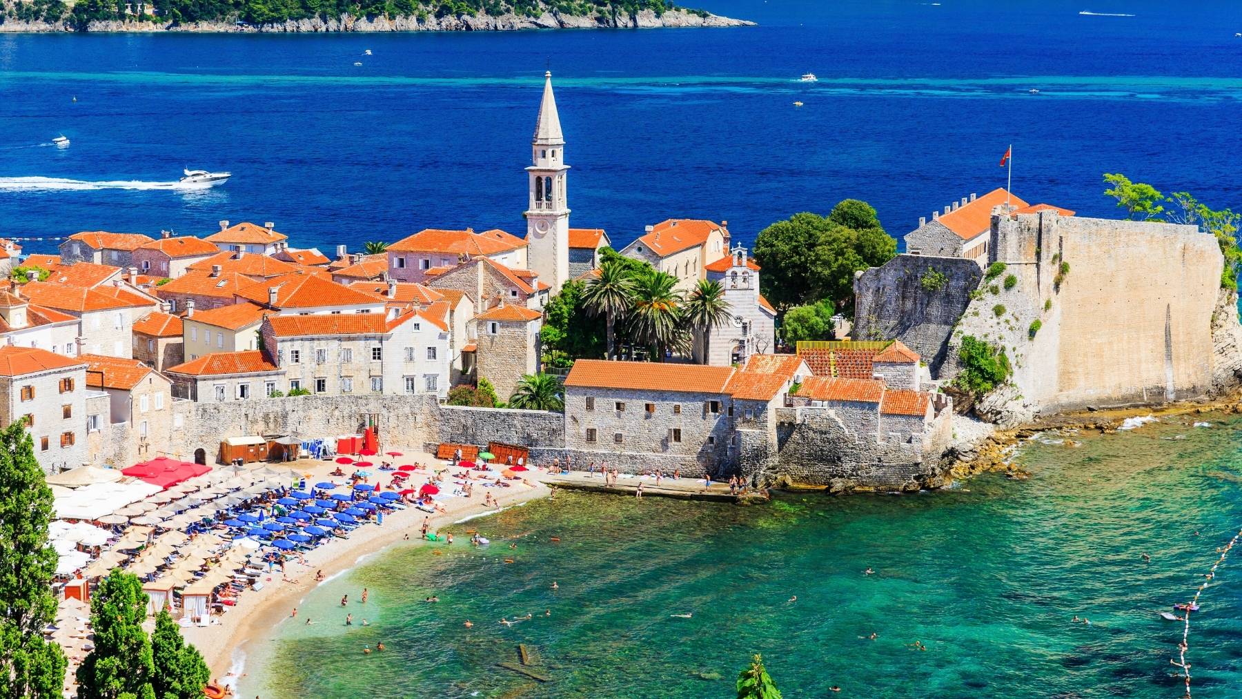 Pintas a 2,50 euros y playas naturales: el país europeo que se ha convertido en la obsesión de los británicos