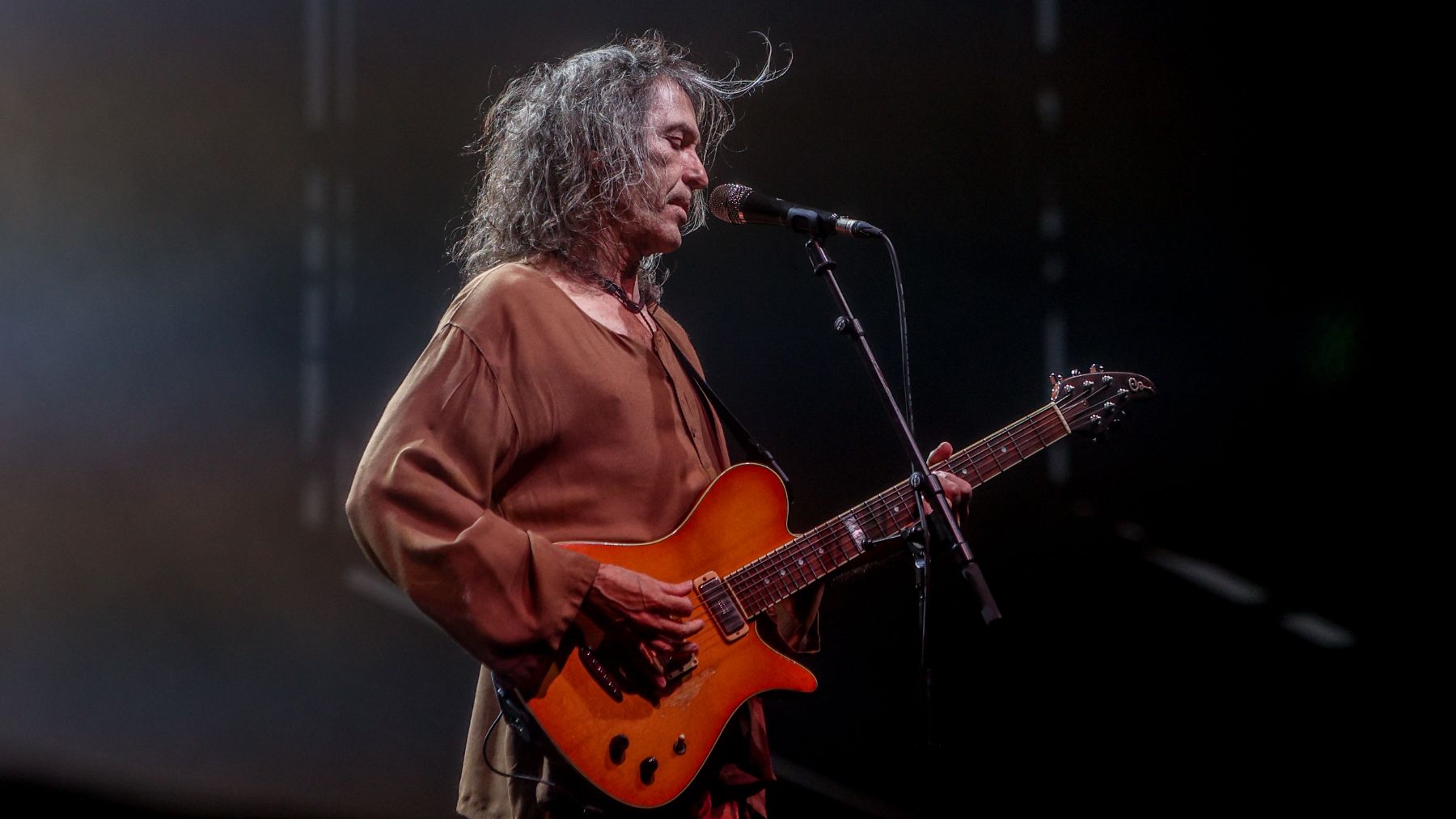 Muere Robe Iniesta, líder de Extremoduro e icono del rock español, a los 63 años de edad