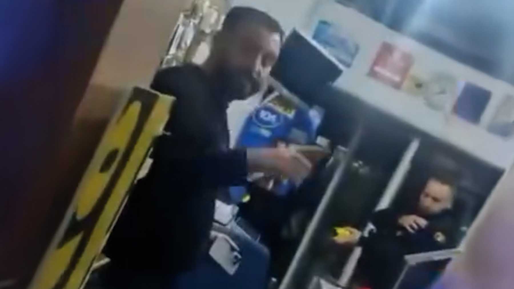 El atestado de la muerte del detenido en Torremolinos: Esgrimía unas tijeras gritando