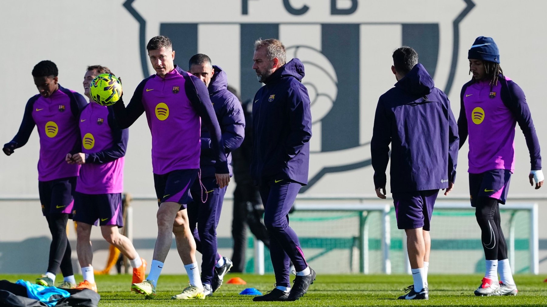 La plantilla del Barcelona se baña en oro por un regalo de Navidades