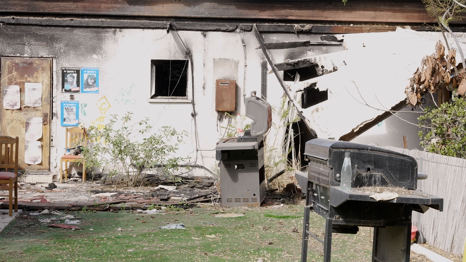 El silencio del kibutz israelí Nir Oz: marcas de bala, casas calcinadas y el recuerdo del horror