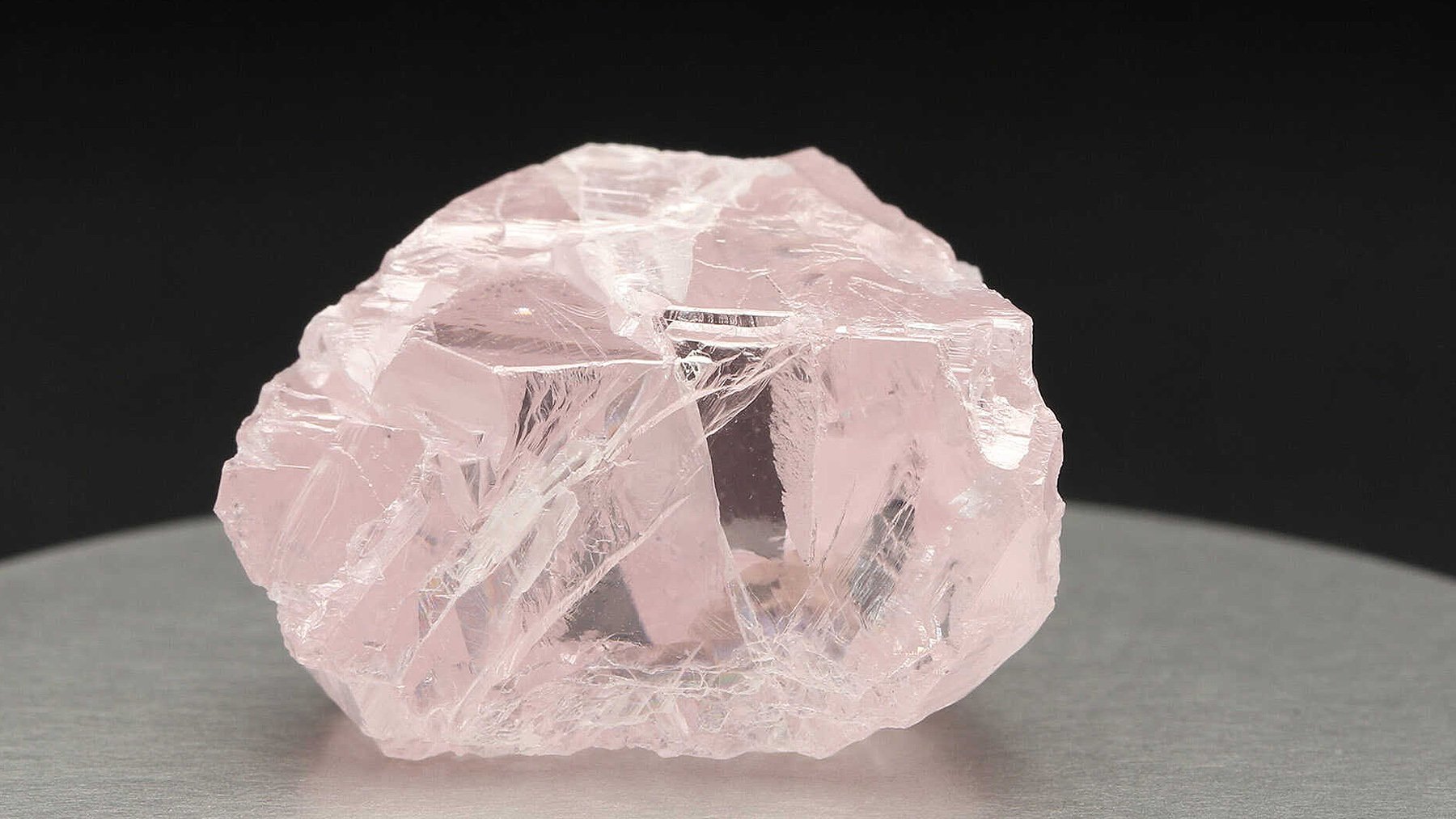 Hito histórico en la minería: encuentran en un remoto país africano uno de los mayores diamantes jamás vistos