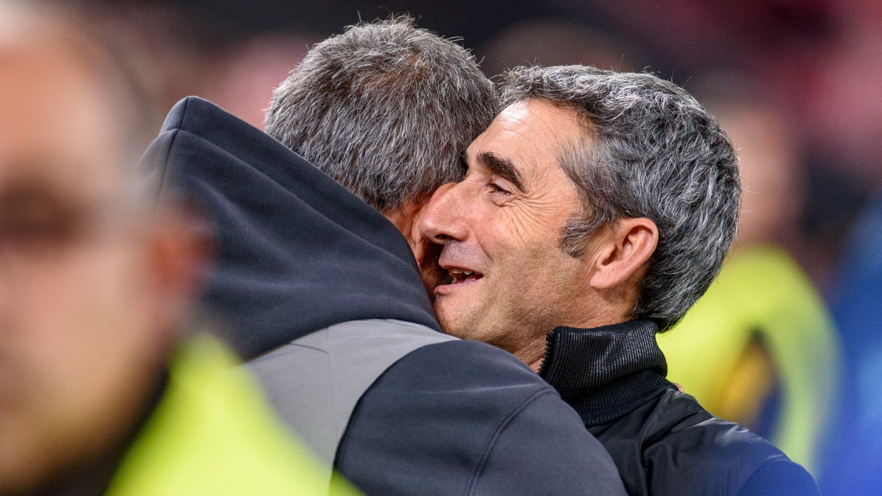 El abrazo entre Luis Enrique y Ernesto Valverde a dos días de declarar por el