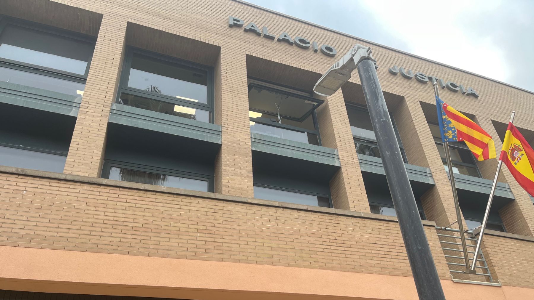 Fachada de los juzgados de Catarroja, en Valencia, donde se instruye la causa de la DANA.