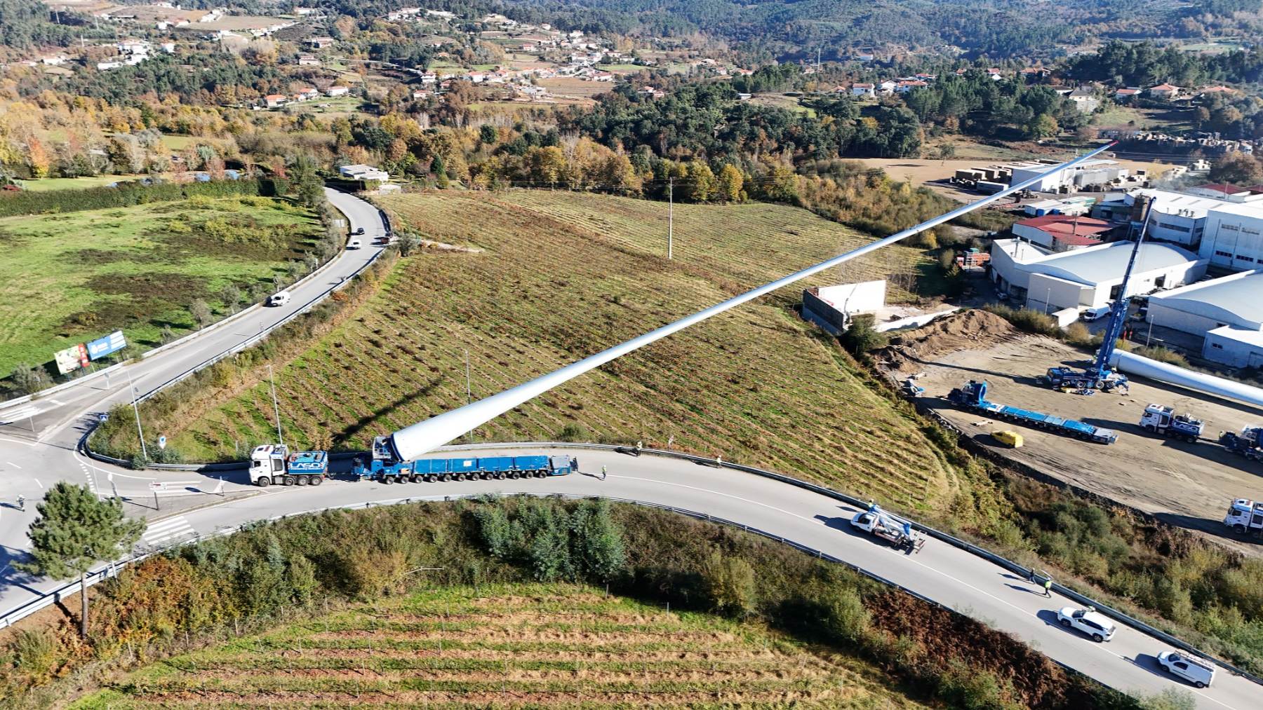 Transporte por carretera de las palas. (Foto: Iberdrola).