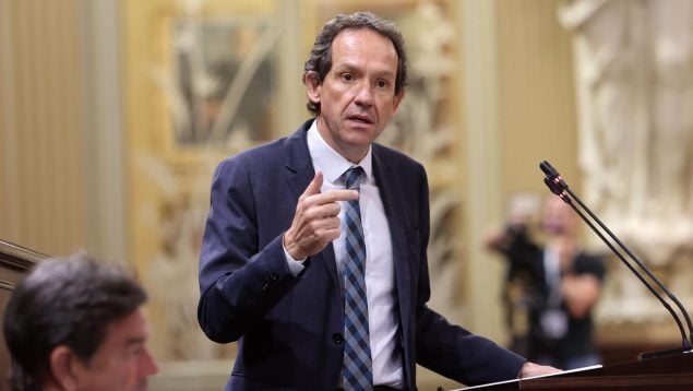 El diputado menorquín del PSIB-PSOE durante una intervención en el Parlament balear.