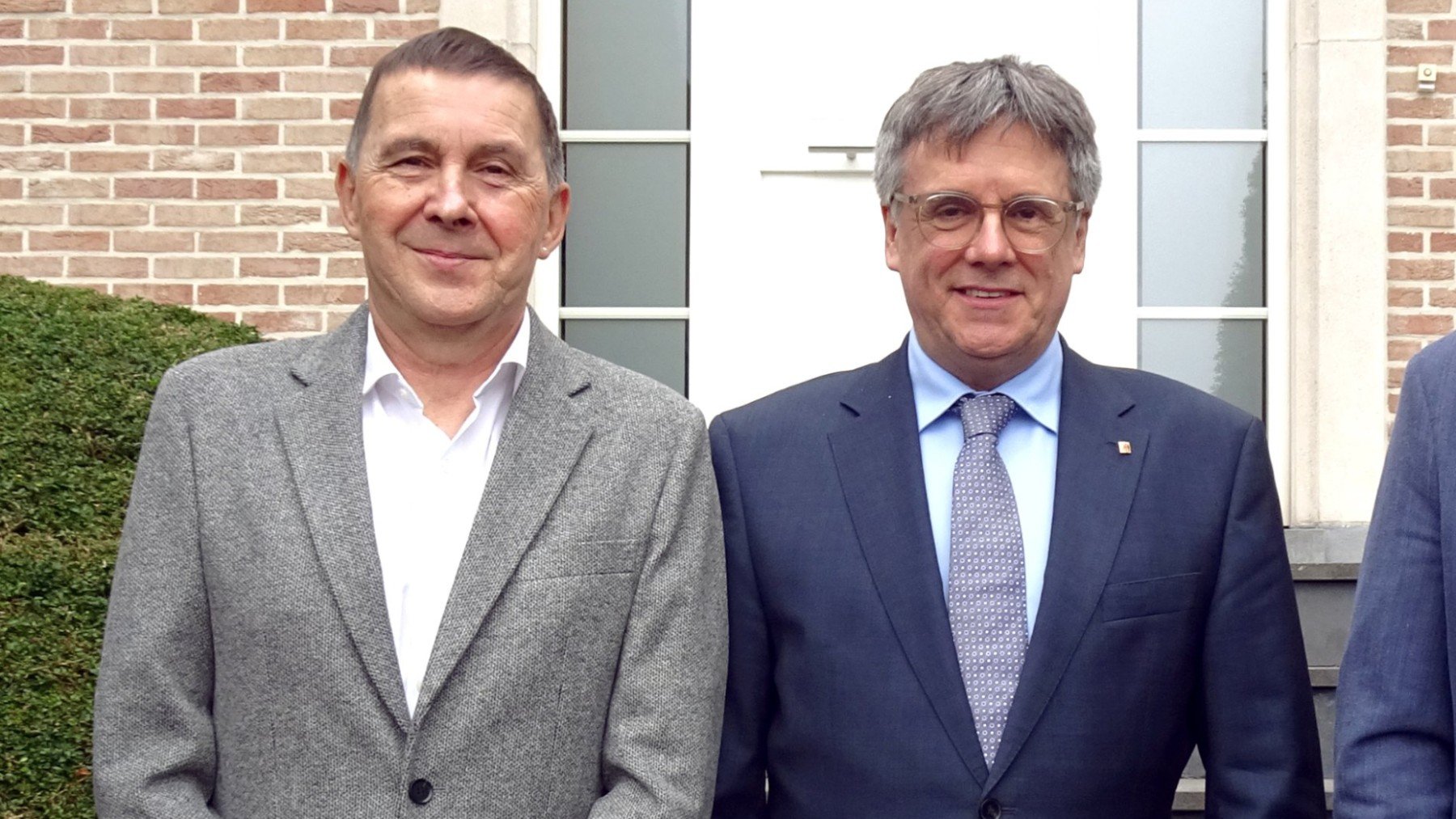 Puigdemont recibe a Otegi en Waterloo para avanzar en la colaboración entre ambas naciones