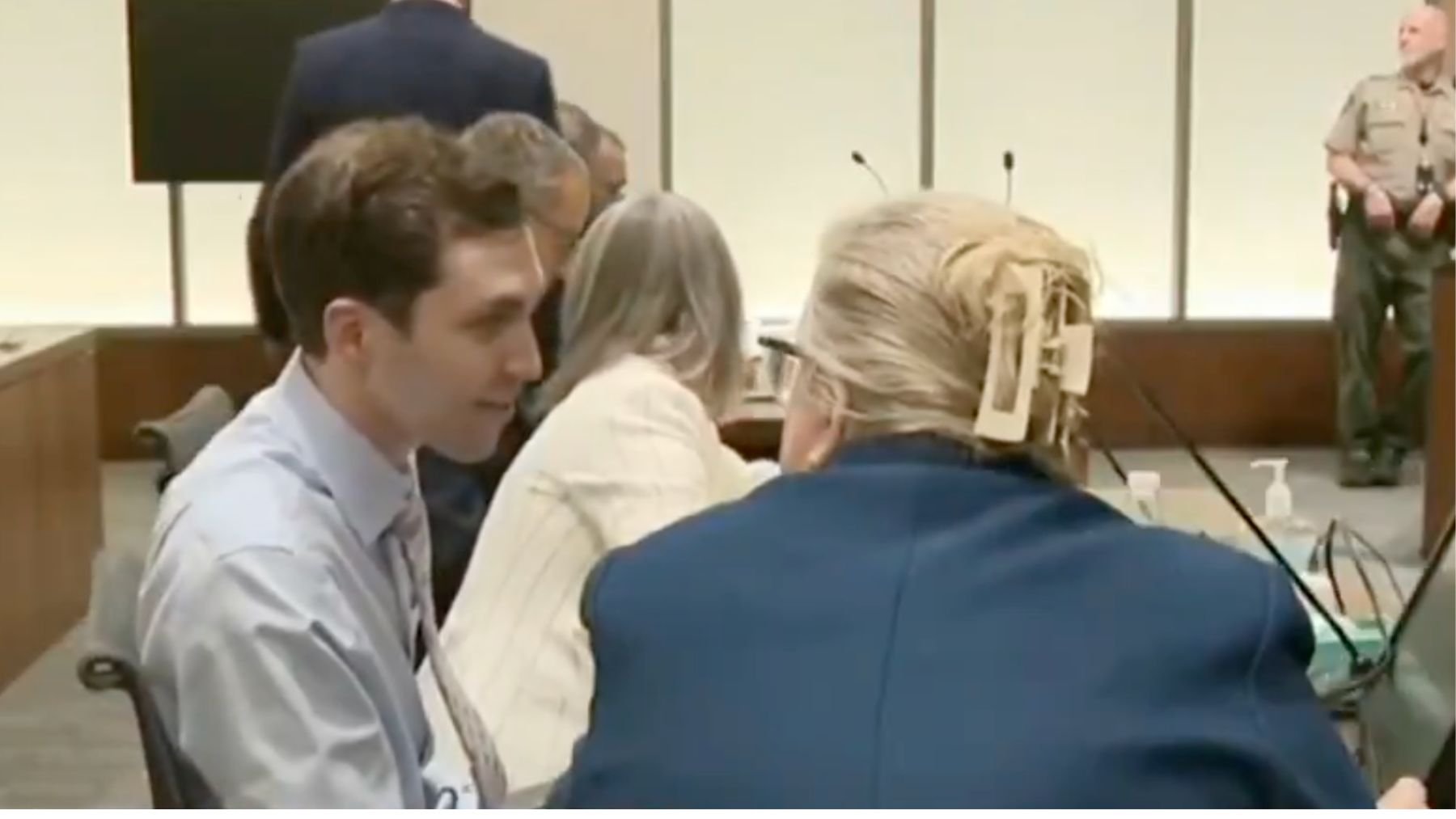 El asesino de Charlie Kirk, Tyler Robinson, comparece por primera vez en persona ante el tribunal