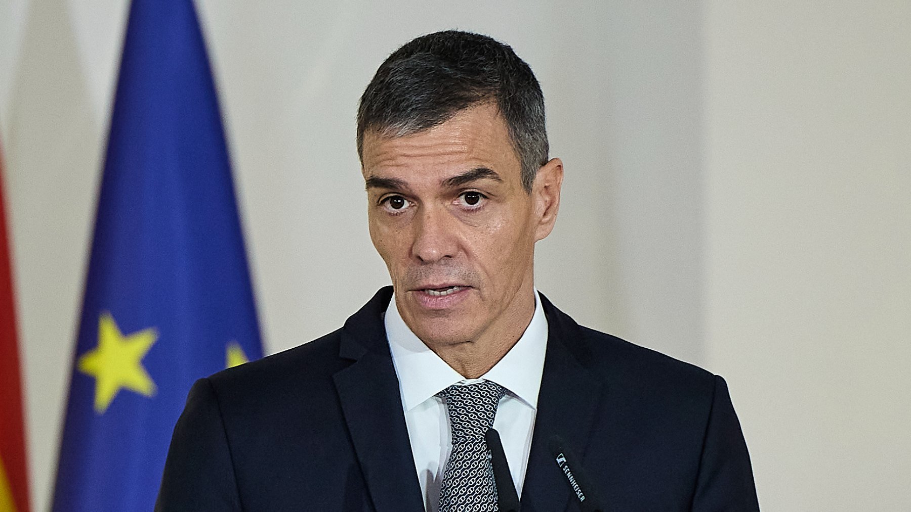 Sánchez tuitea para aplaudirse a sí mismo mientras la UCO entra en los grandes ministerios de su Gobierno