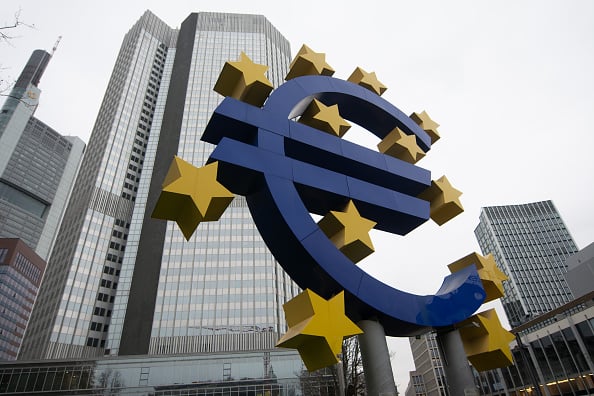 El BCE congelará los tipos en la última reunión del año aunque hace guiños a un alza en 2026