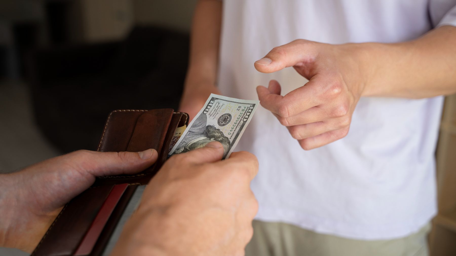 Multas y embargos: la Seguridad Social está reclamando el IMV a estas personas y las consecuencias son fatales