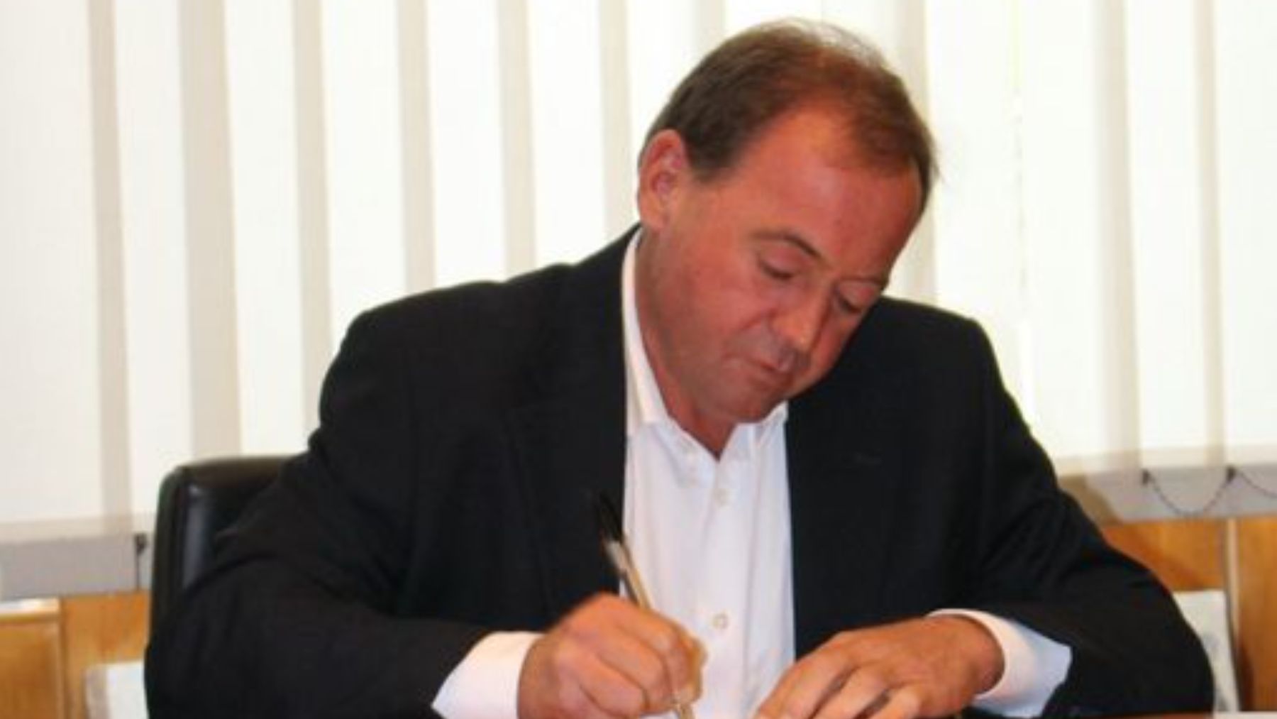 El alcalde socialista de Belalcázar (Córdoba) a una empleada: Echas de menos una buena comida de almeja