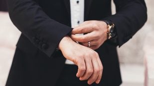 Cómo se dice en español 'remangarse' o arremangarse', la RAE aclara si 'arremangarse' es correcto, 'la la RAE da por válida la palabra arremangarse, arremangarse en la RAE.