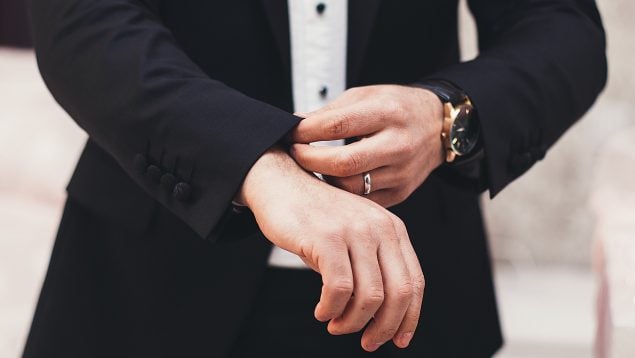 Cómo se dice en español 'remangarse' o arremangarse', la RAE aclara si 'arremangarse' es correcto, 'la la RAE da por válida la palabra arremangarse, arremangarse en la RAE.