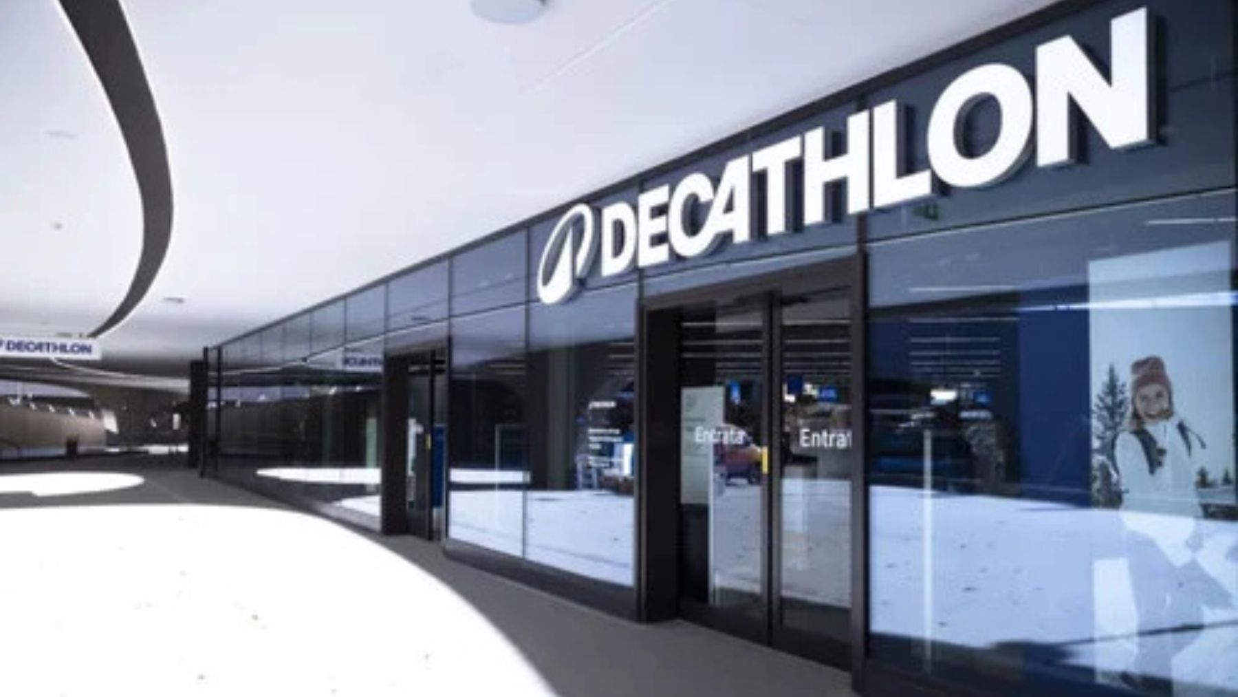 Decathlon se adelanta a las rebajas y liquida las zapatillas Skechers más cómodas para regalar esta Navidad