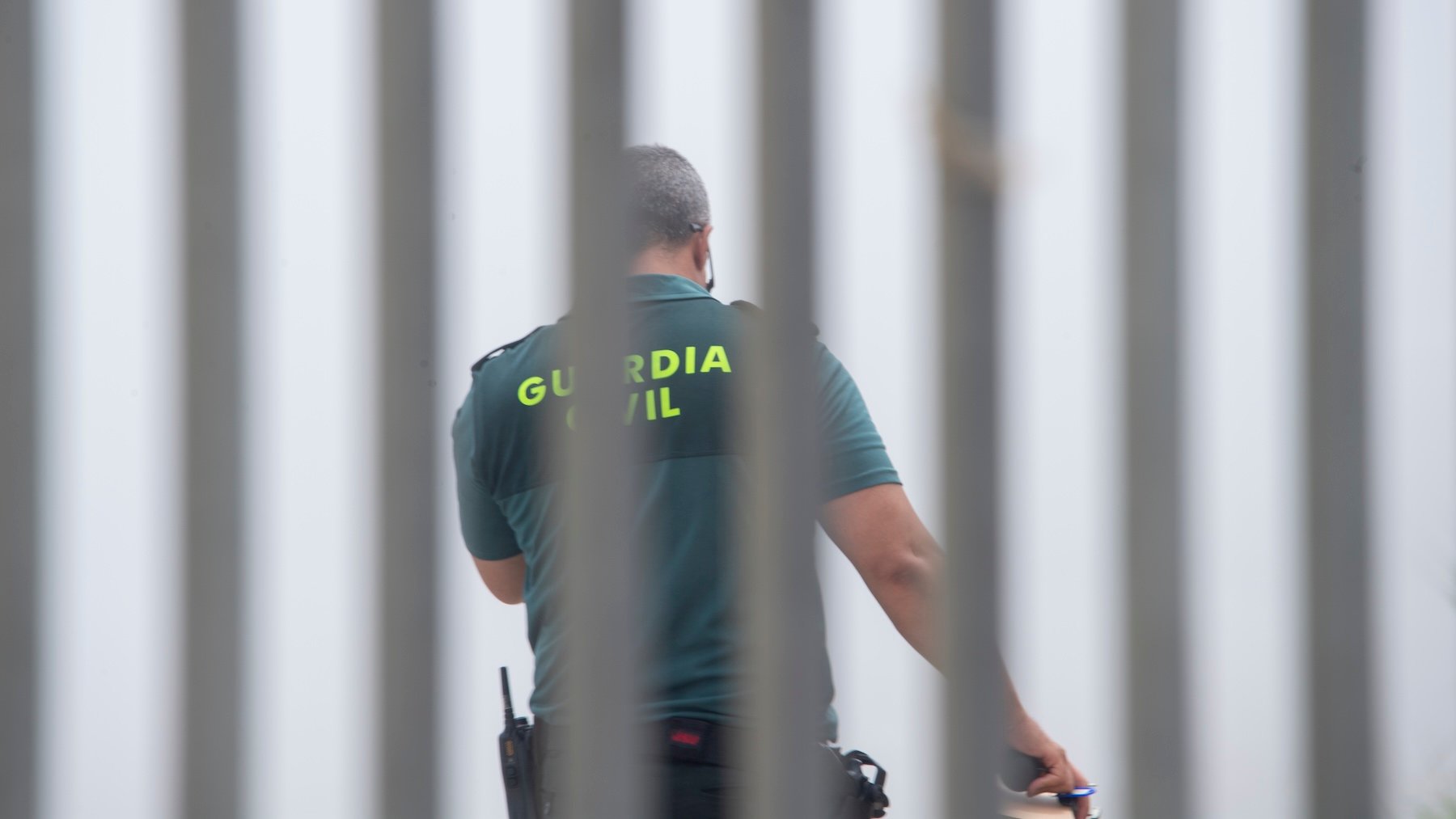 Un inmigrante ilegal hiere a un guardia civil tras saltar la valla de Ceuta: le atacó con un garfio