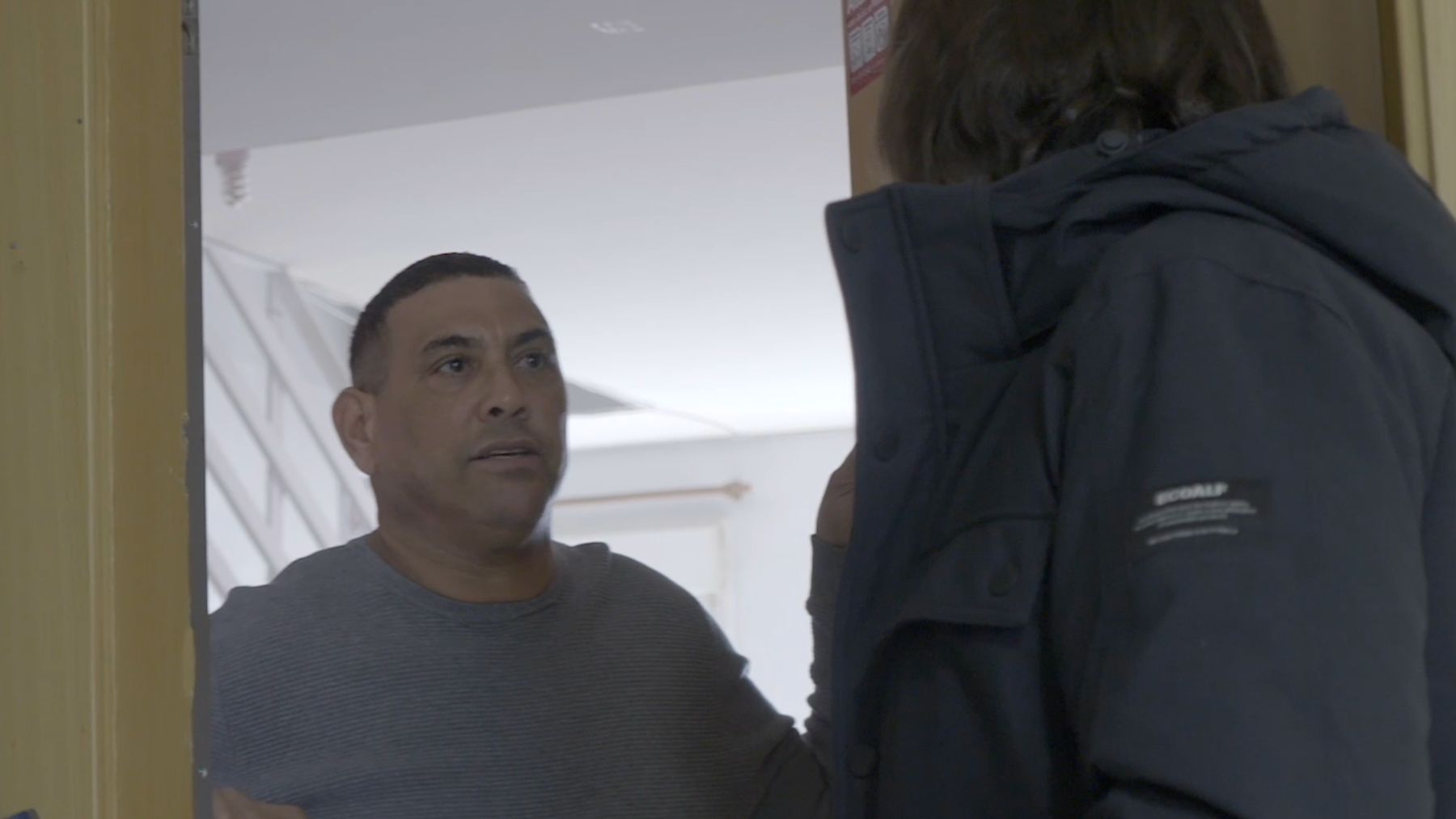 Un okupa dominicano presume de vivir gratis total: No pago ni luz, ni agua ni gas