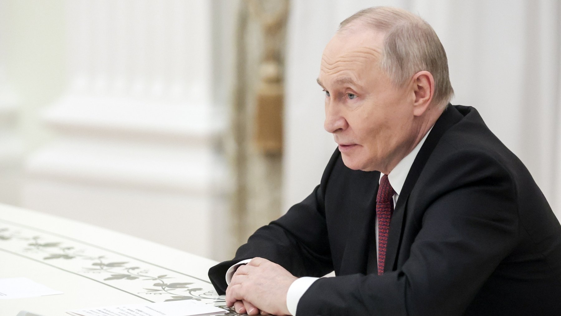 La UE aprueba la inmovilización indefinida de 210.000 millones en activos rusos