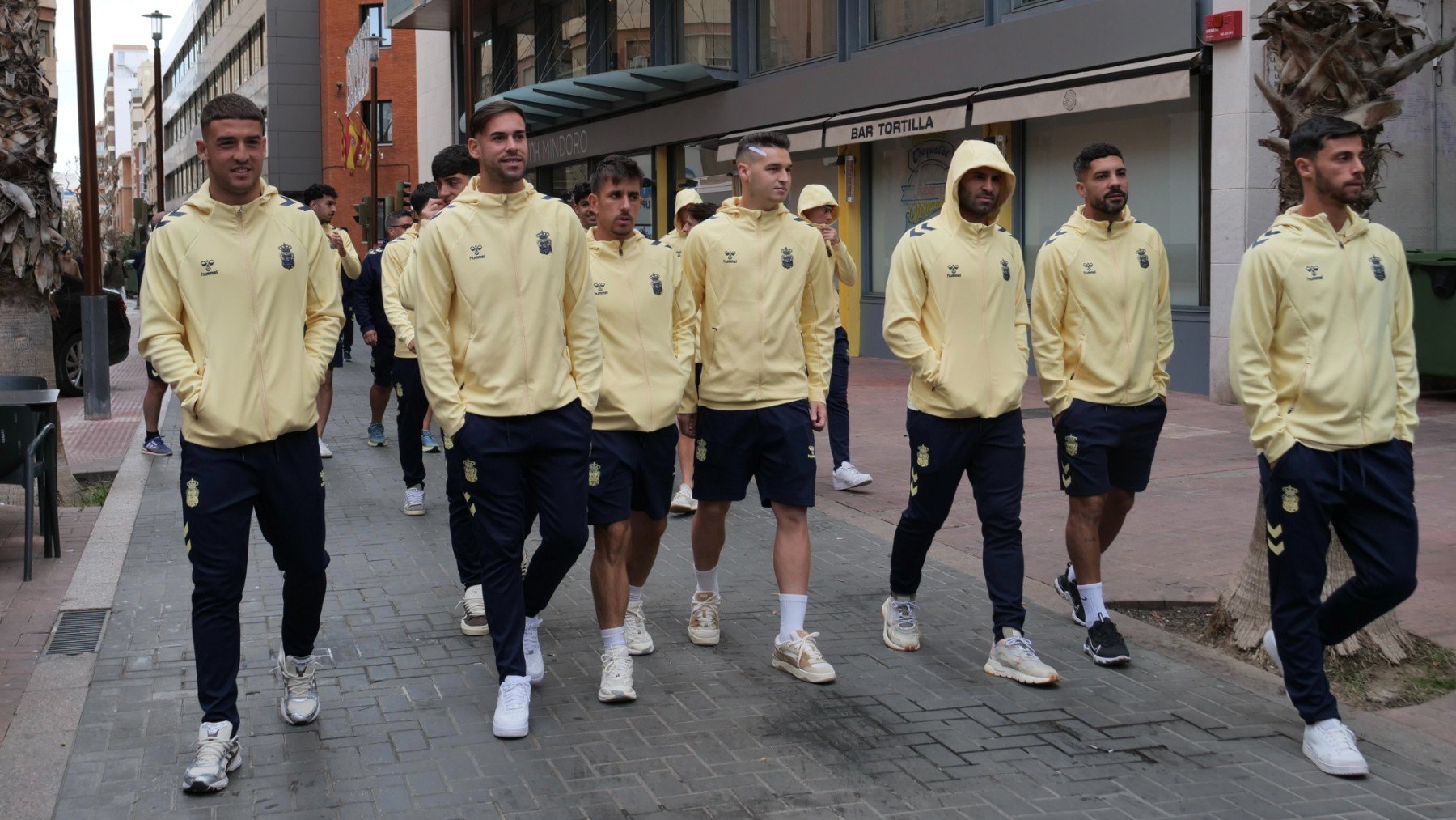 Odisea de Las Palmas para llegar a Ceuta: unos viajan por Marruecos, otros por barco y todos llegan tarde