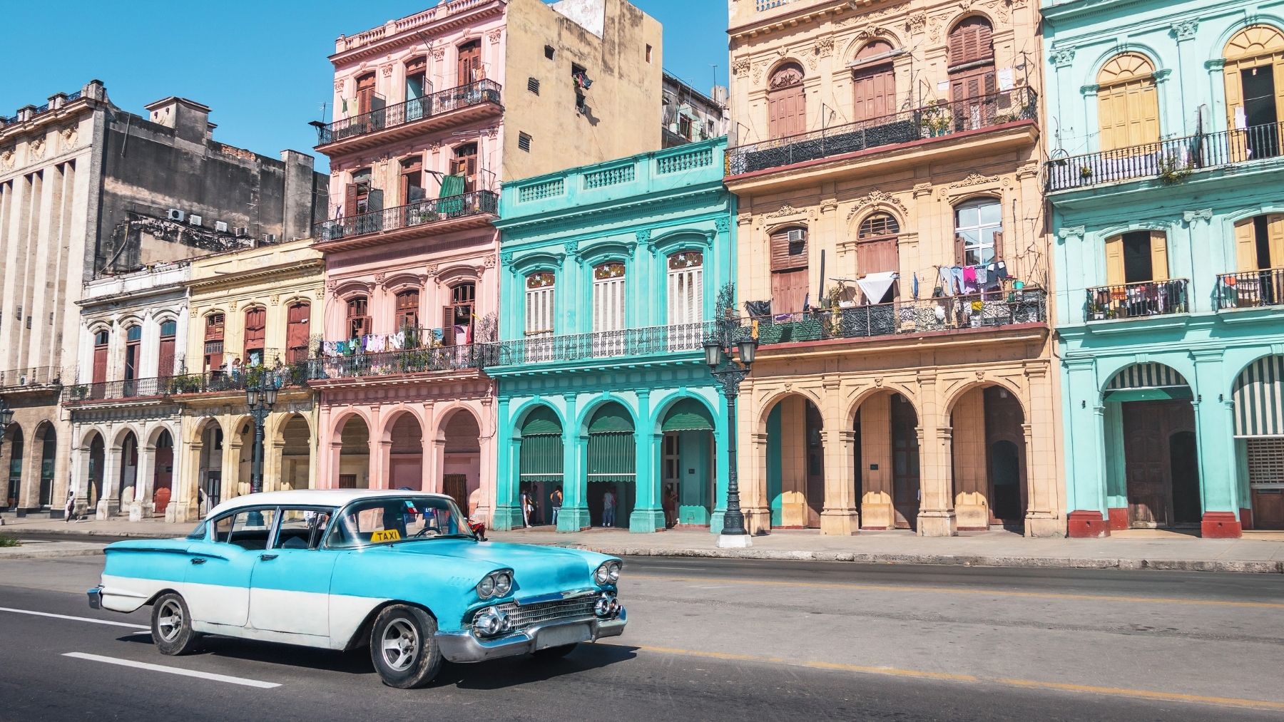 Parece La Habana pero esta calle con casas de colores está en España y nadie la conoce: es un paraíso