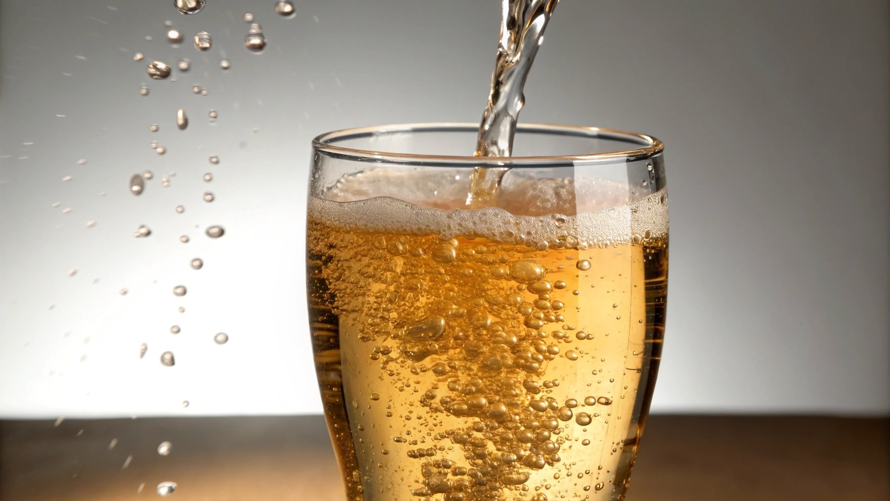 En la Navidad de la posguerra era el champán de los pobres: hoy en España tiene hasta Denominación de Origen