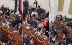 Tirones de pelo, empujones y gritos en el Congreso de México tras el asalto de unas diputadas a la tribuna