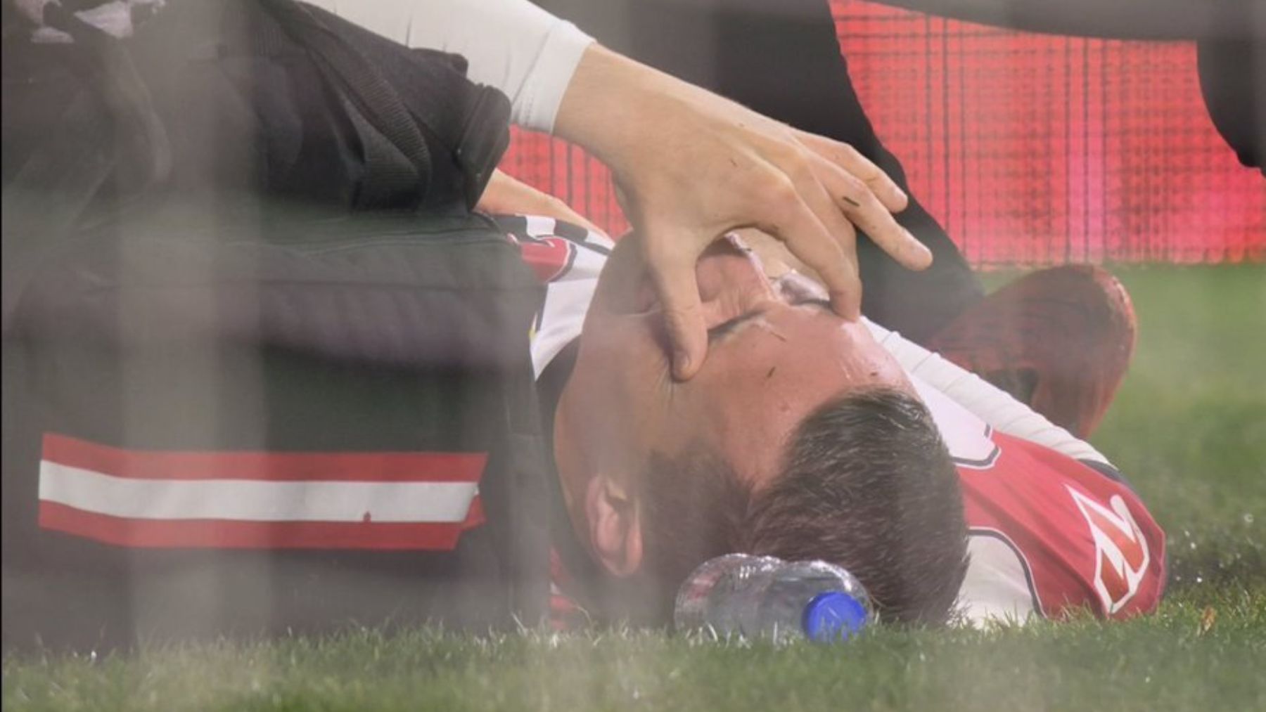 Duele sólo con verlo: De Frutos se marcha llorando tras sufrir una lesión grave de rodilla