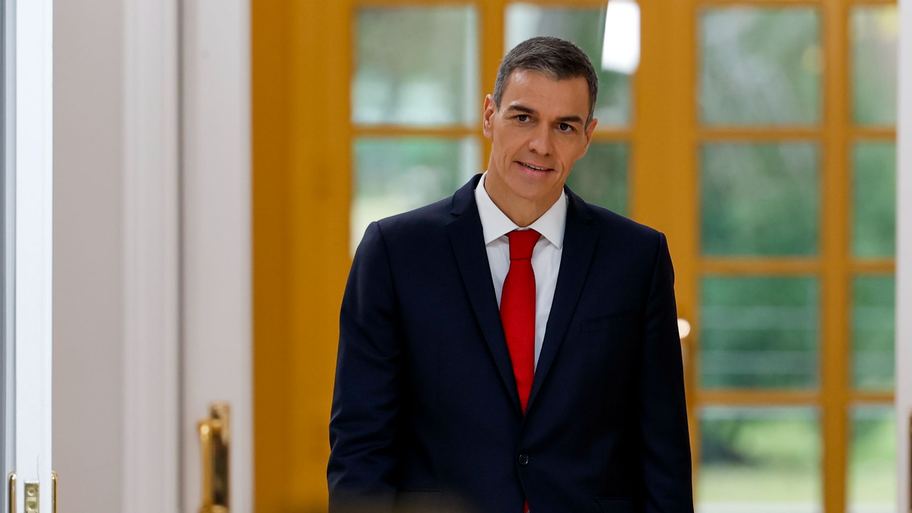 Sánchez busca de votos a la desesperada: anuncia un abono de transporte de 60 € para viajar por España