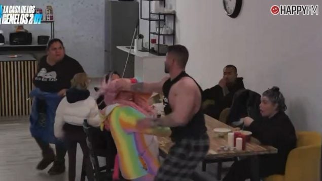 Labrador, expulsado de La Casa de los Gemelos 2. (YouTube)