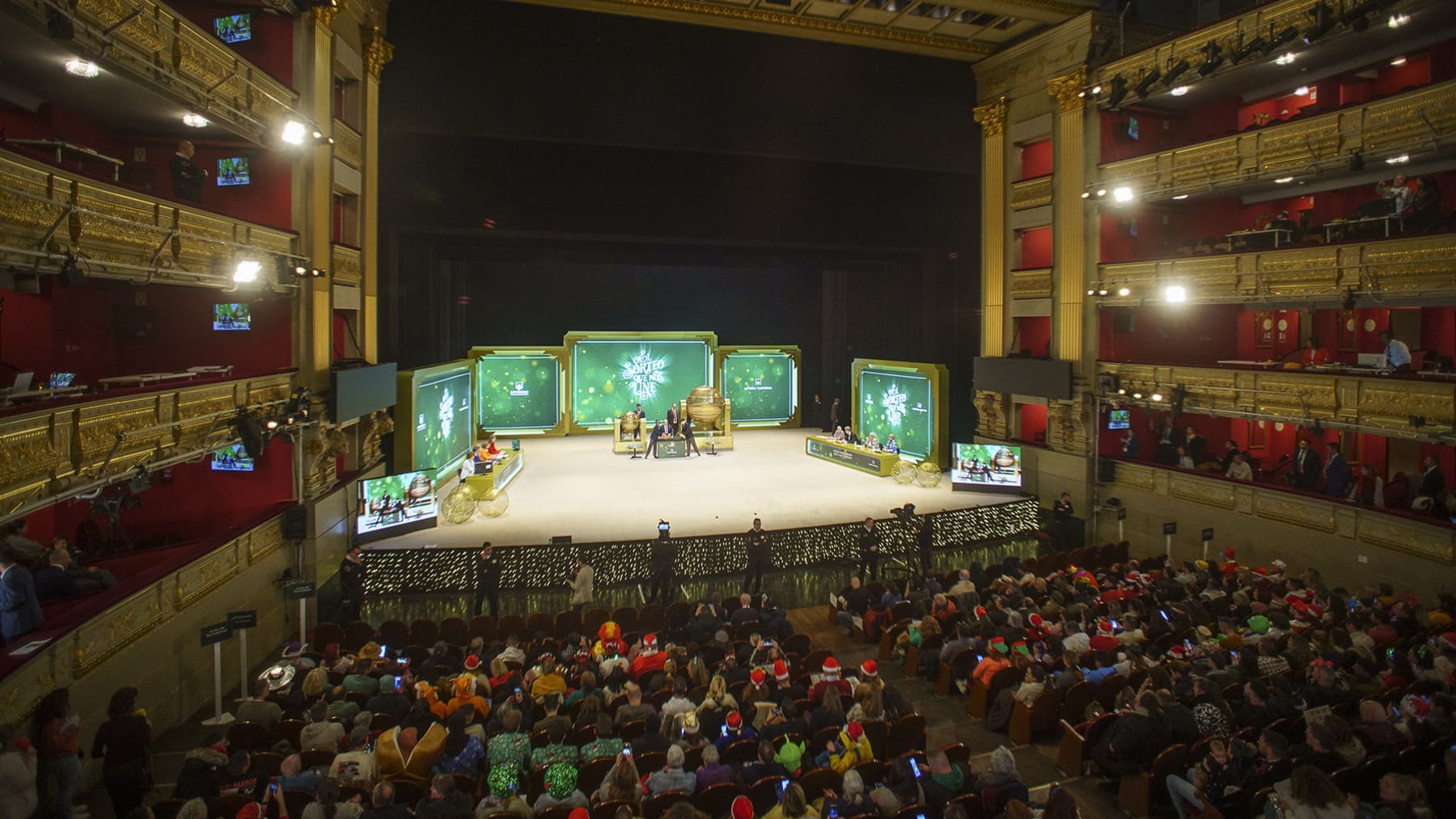 No es una inocentada: si tienes un décimo roto con premio de la Lotería de Navidad, hay una forma de cobrarlo