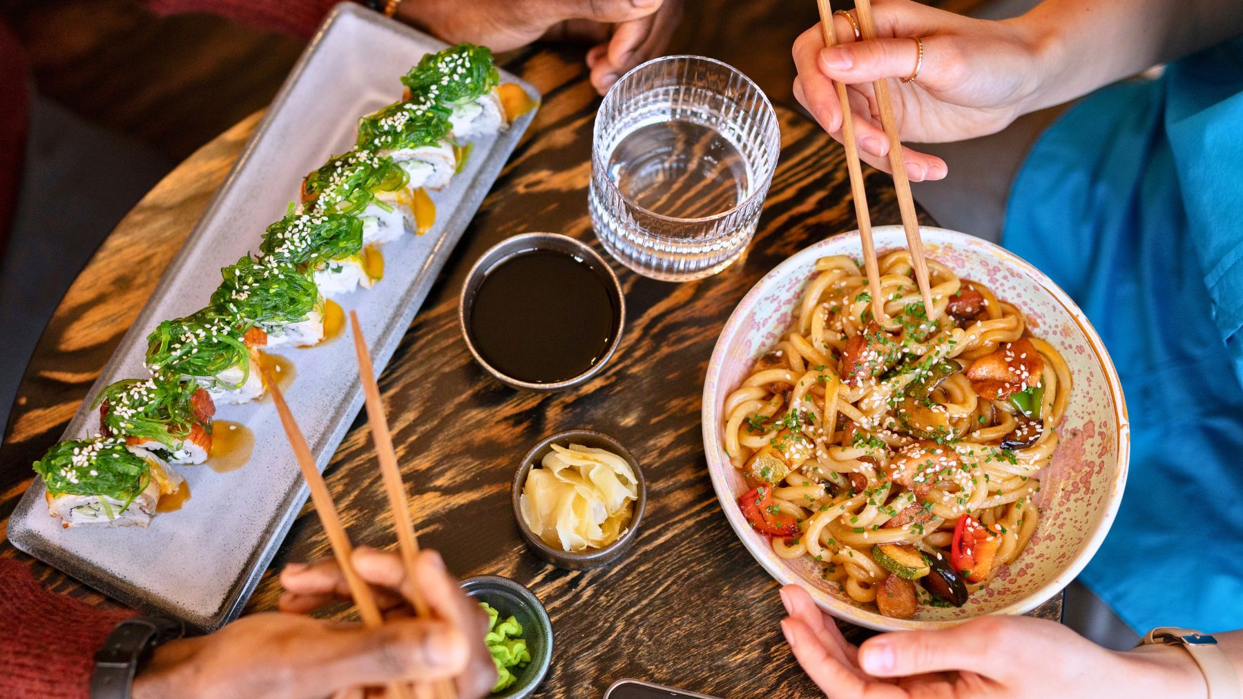 ¿Qué es mejor pedir: hamburguesas o comida china? Un estudio revela la opción más saludable y no admite dudas