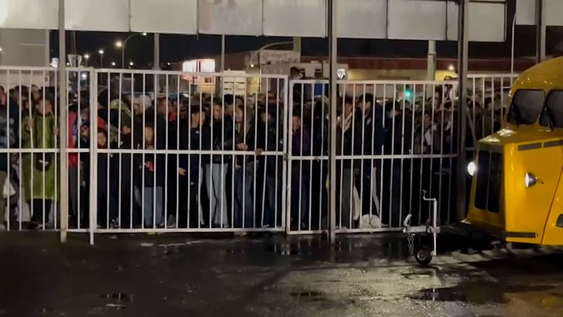 El Guadalajara - Barcelona, en riesgo de suspensión tras la rotura de una de las gradas supletorias