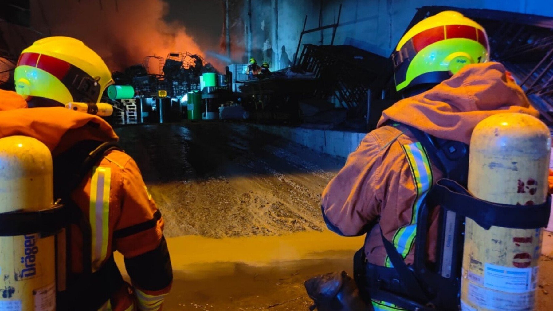 ¿Qué esconden los trajes de bomberos? Los