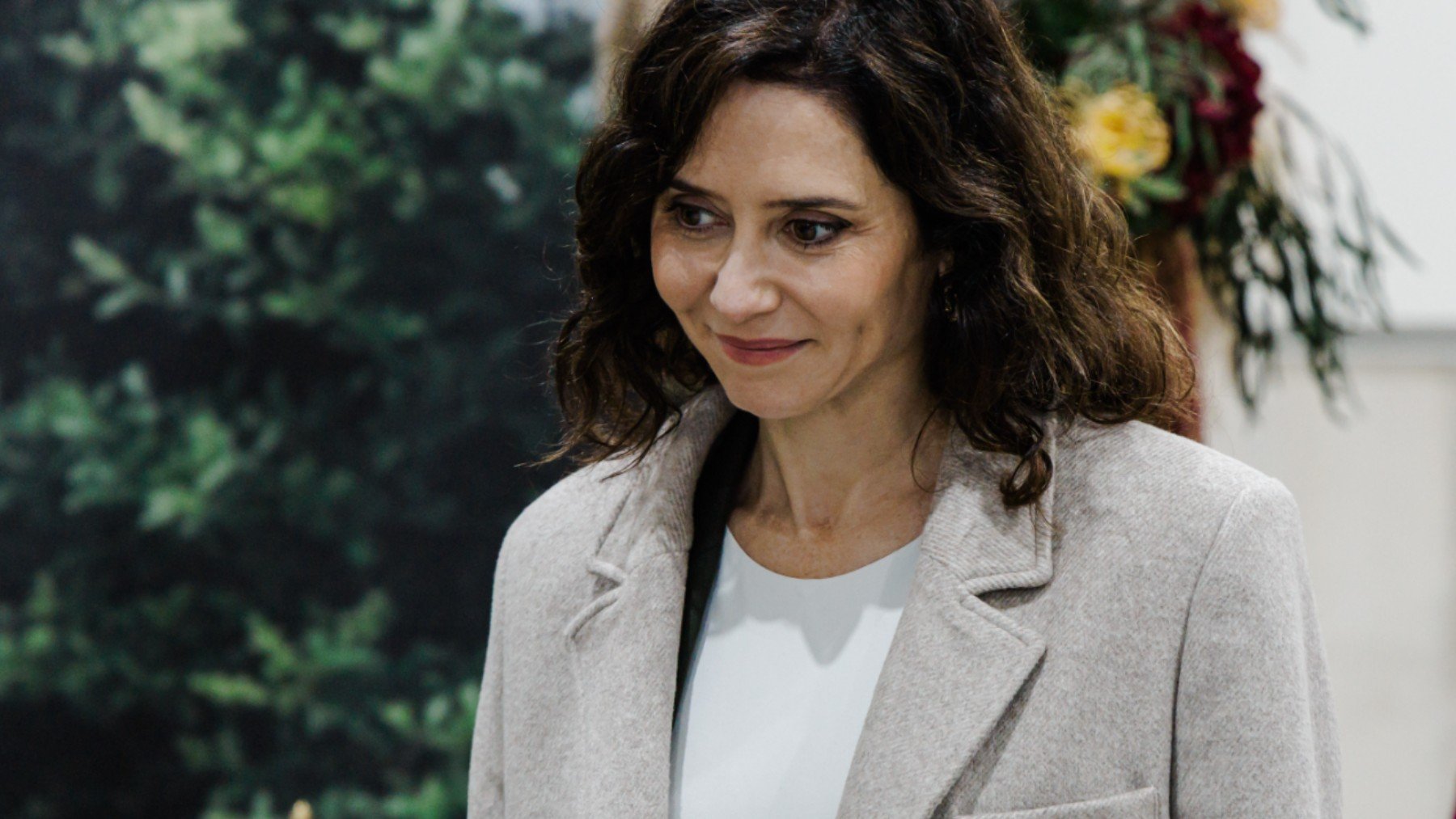 Ayuso lanza un paquete de 30 medidas para agilizar los trámites de dependencia en Madrid