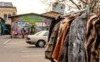 Mercadillo callejero de segunda mano.
