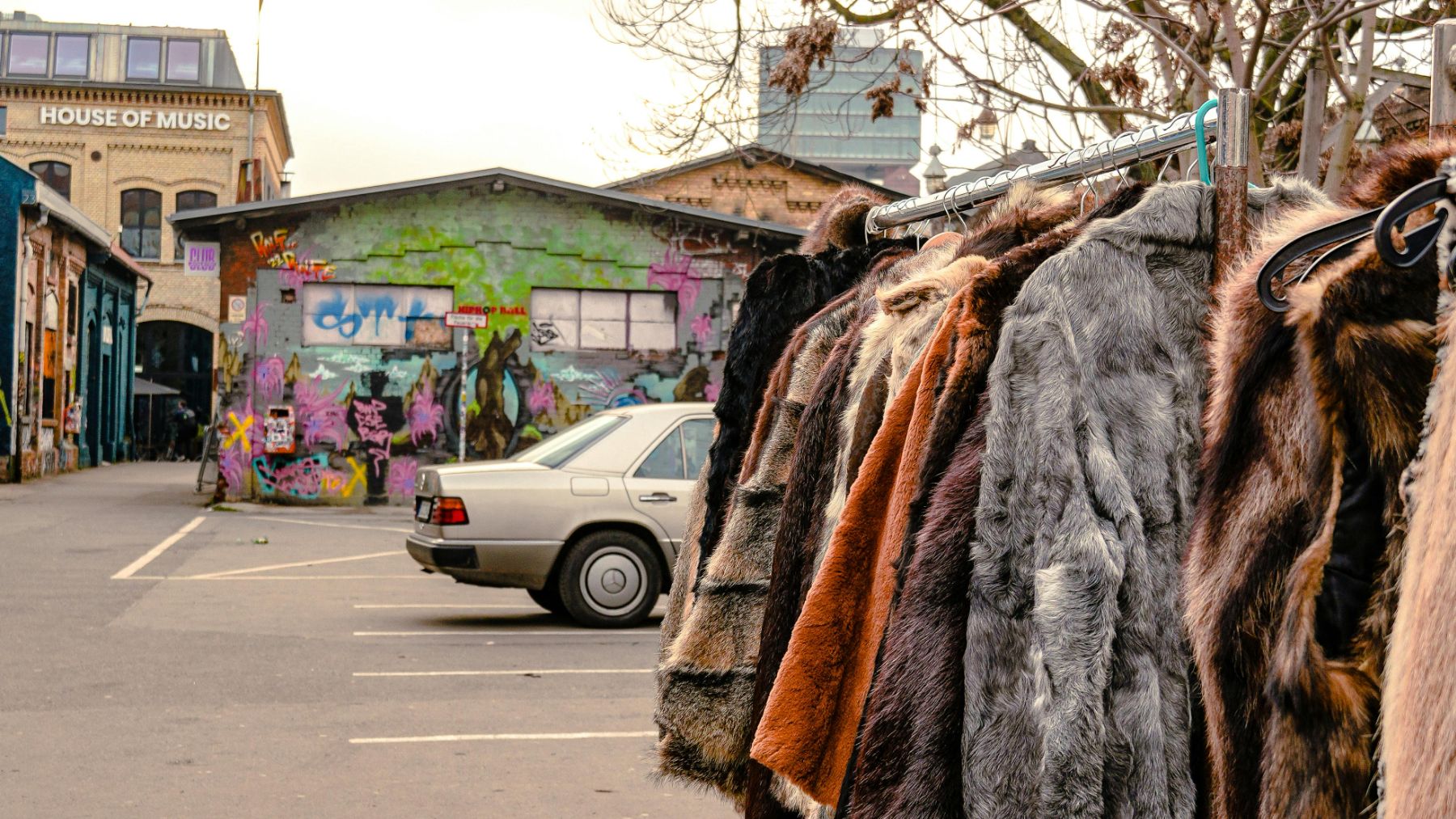 Mercadillo callejero de segunda mano.
