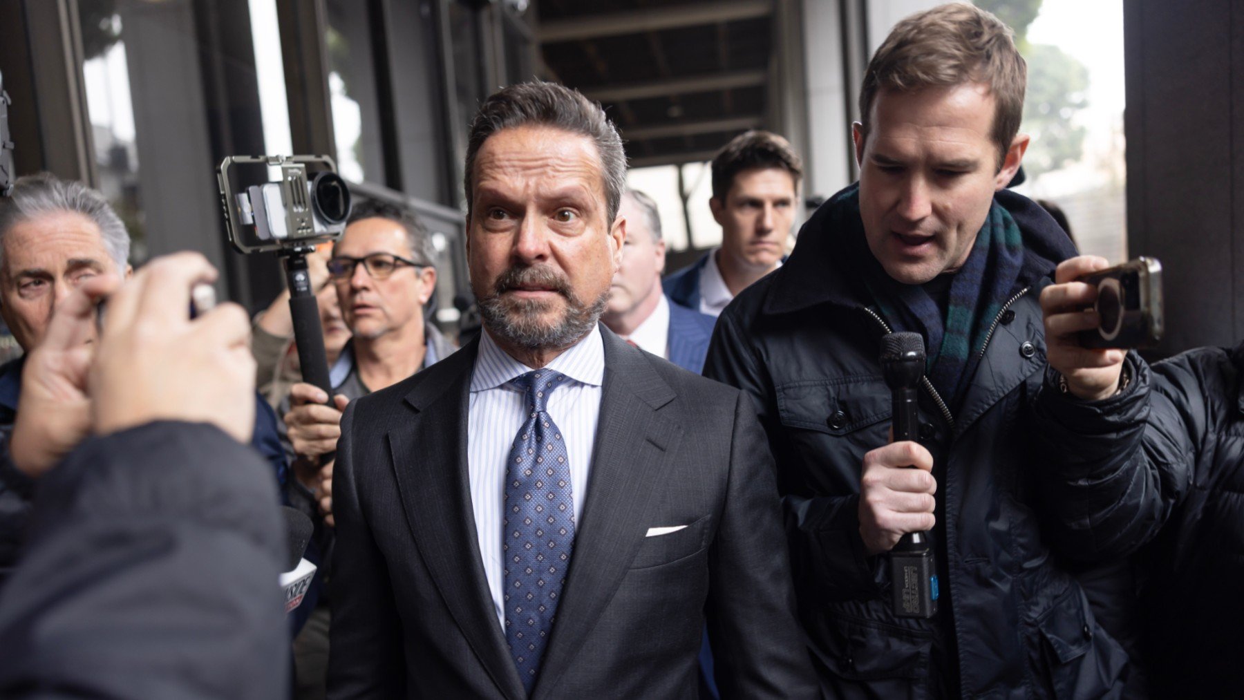 Nick Reiner detenido sin fianza tras asesinar a sus padres después de su primera comparecencia ante el juez