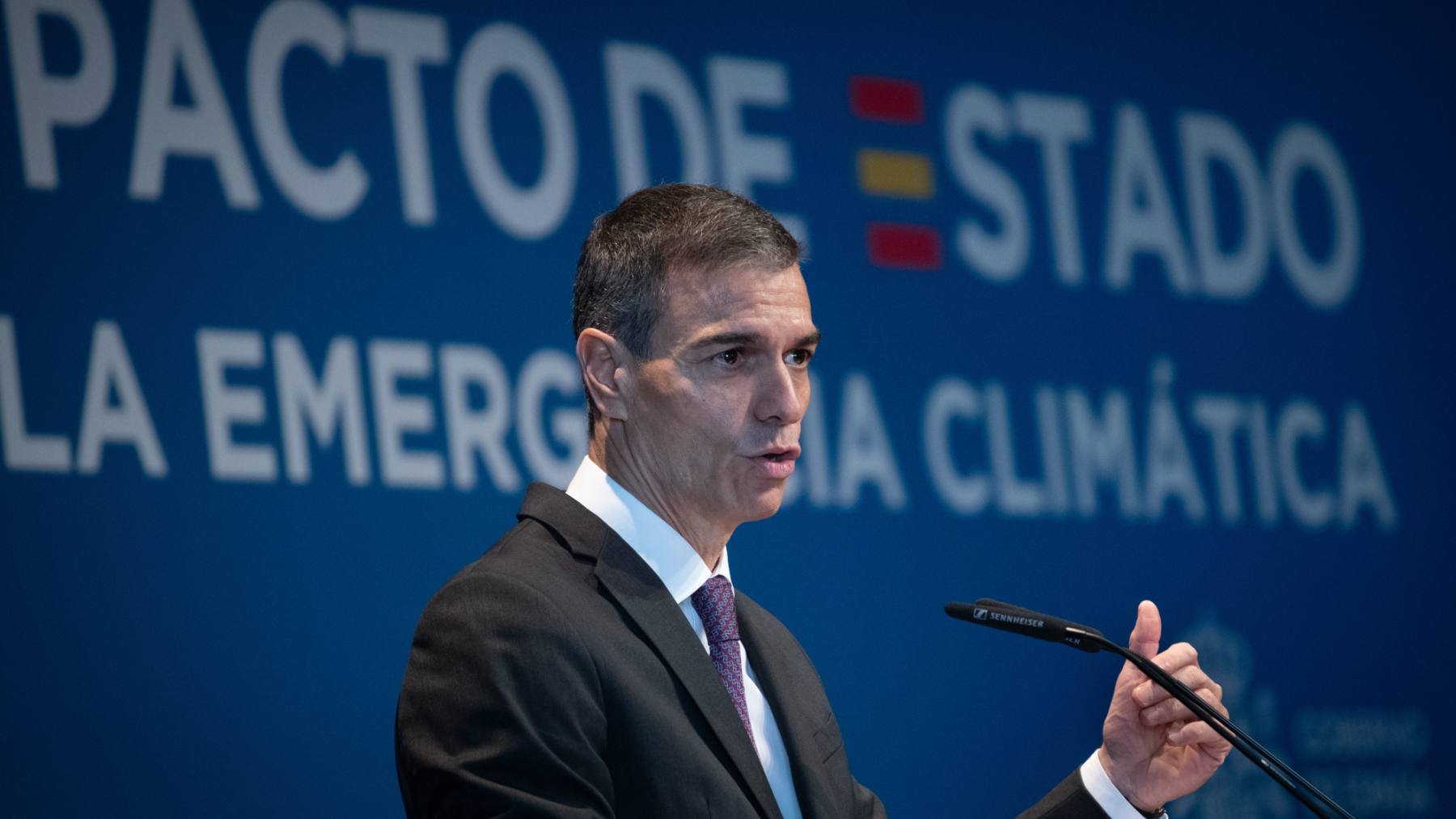 El presidente del Gobierno, Pedro Sánchez, clausura el acto de ‘Avanzando en el Pacto de Estado frente a la Emergencia Climática’ en el Círculo de Bellas Artes. (Foto: Europa Press).