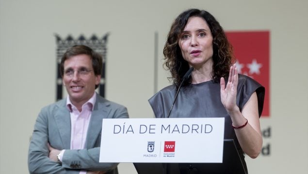 El alcalde de Madrid, José Luis Martínez-Almeida, junto con la presidenta de la Comunidad de Madrid, Isabel Díaz Ayuso, participa en la celebración del Día de Madrid en Fitur 2025