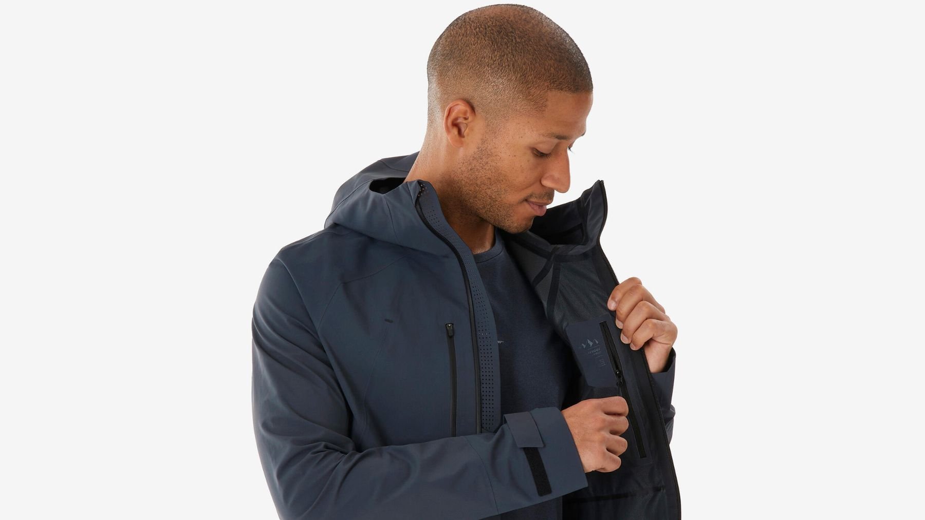 Adiós al frío, nieve y agua: en Decathlon hay una parka impermeable por menos de 130 euros