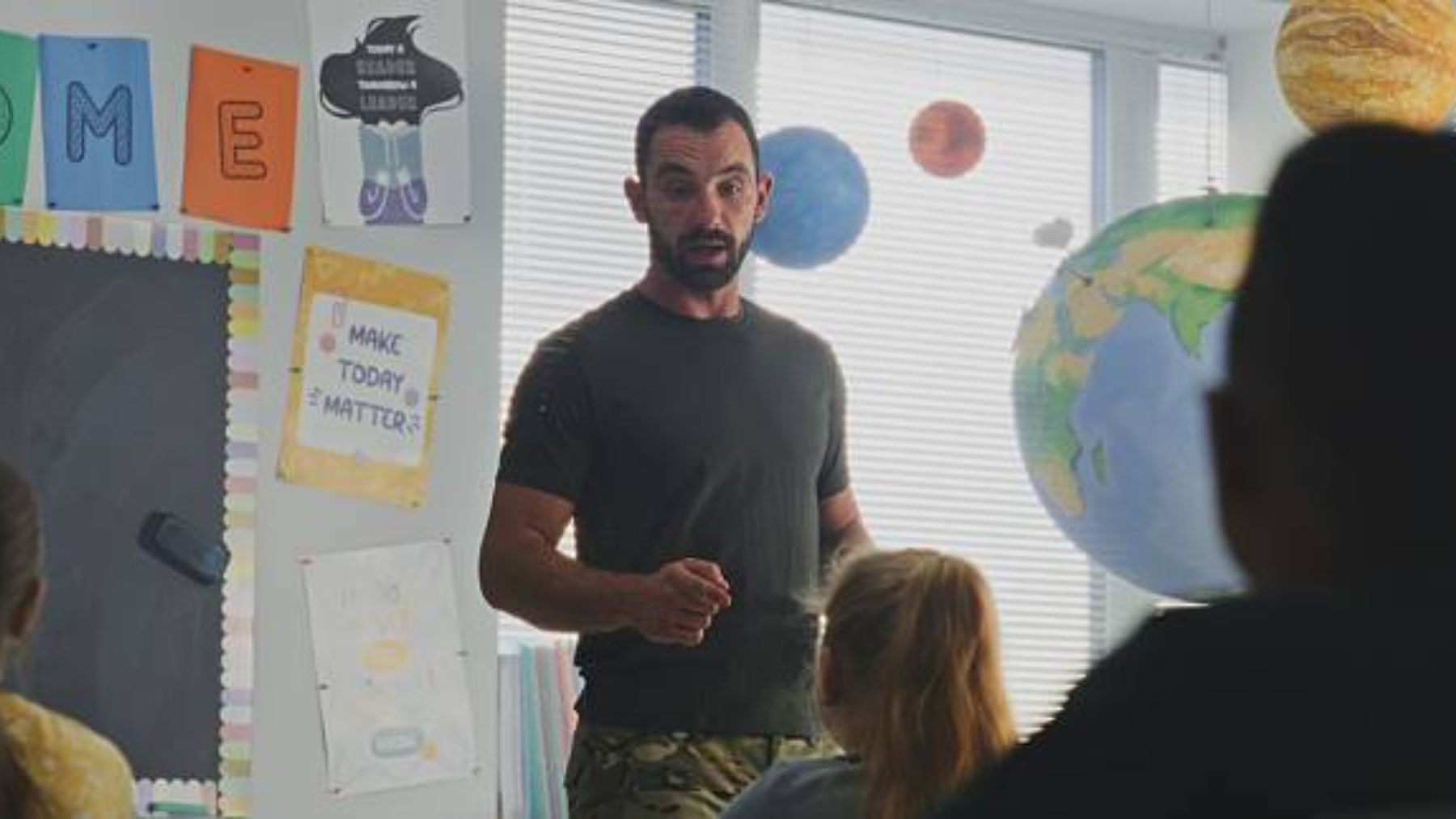 La inédita oferta de empleo en la base militar de Rota: EEUU busca un profesor y el sueldo es 90 euros al día