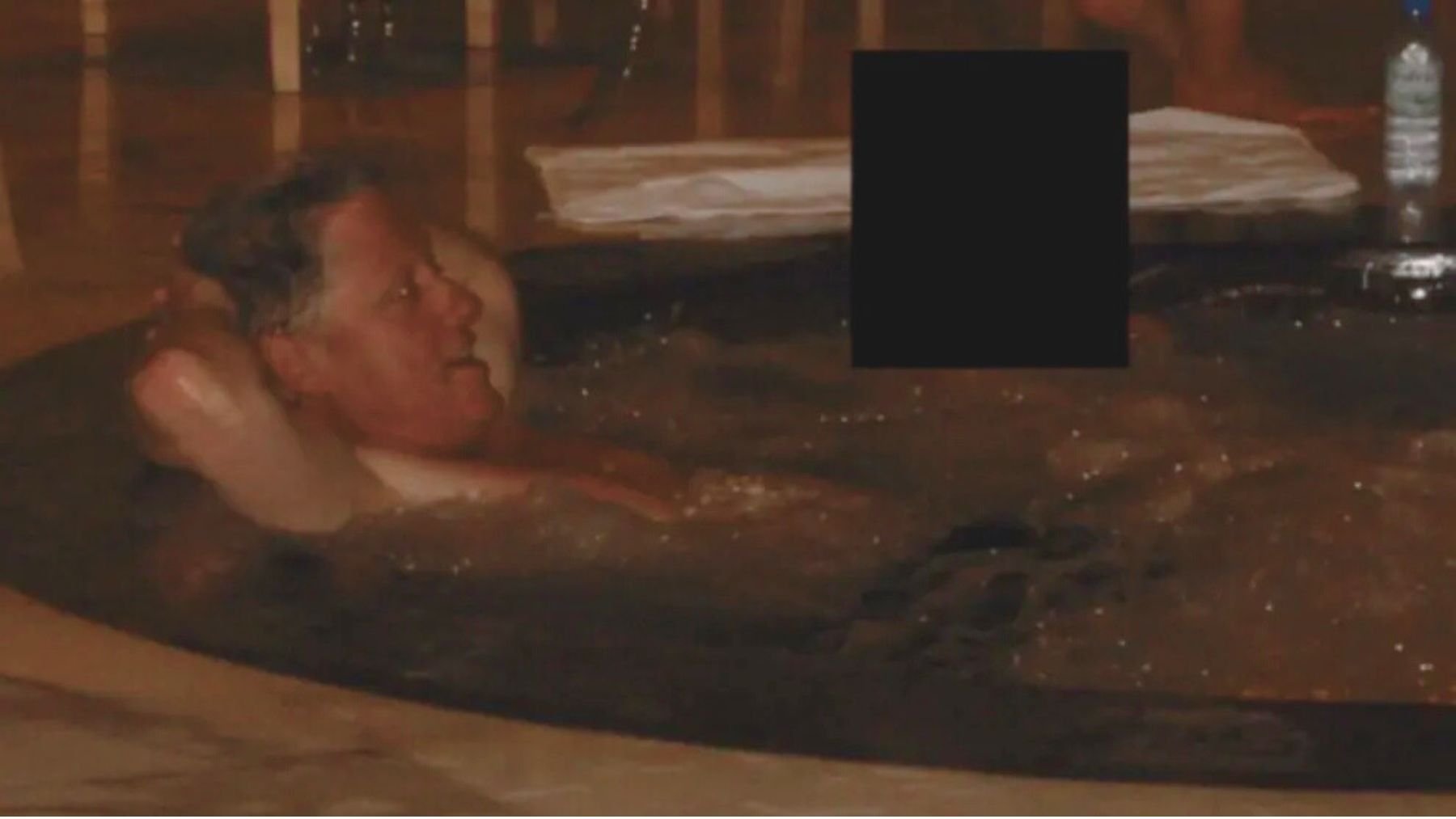 Clinton en un jacuzzi y fiestas con Jagger y Michael Jackson en nuevos archivos de Epstein desclasificados