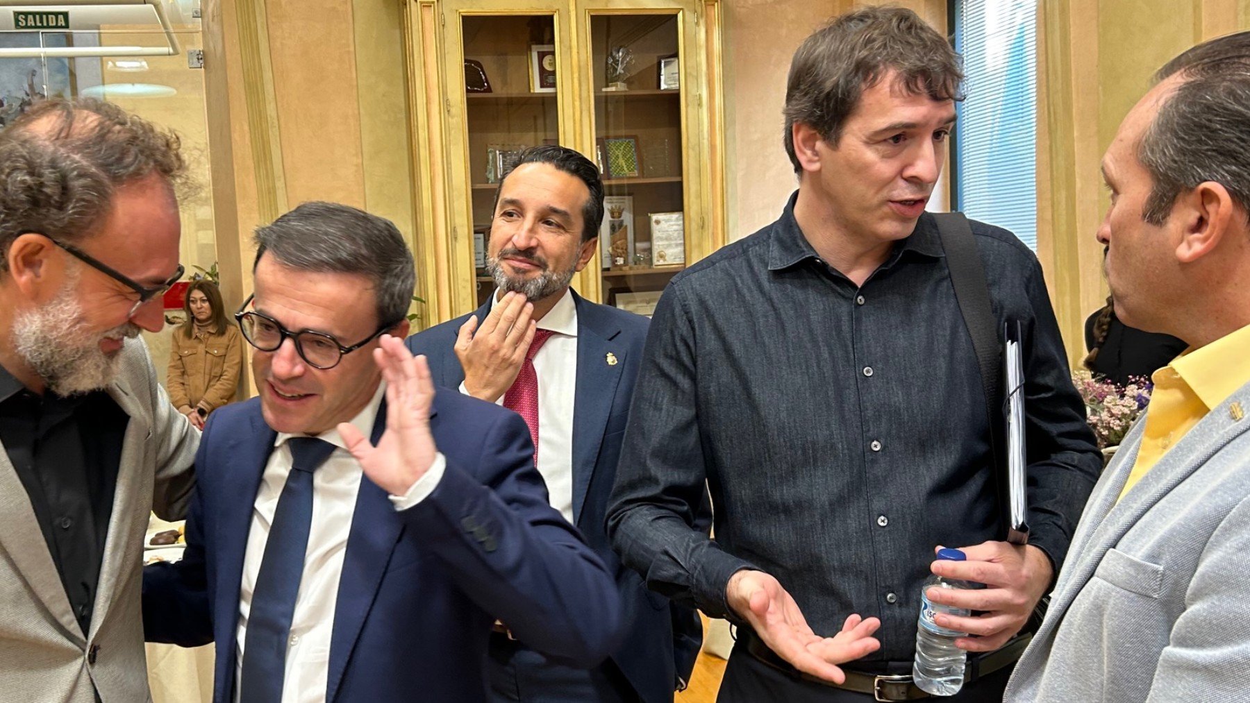 Gallardo, procesado por enchufar al hermano de Sánchez, pierde casi 20 puntos donde fue alcalde