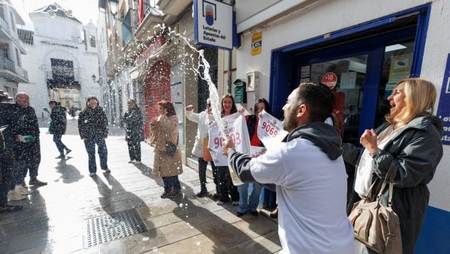 Dos hermanos reparten 25 millones en Santa Fe (Granada) con el 90.963: «Había gente muy necesitada»