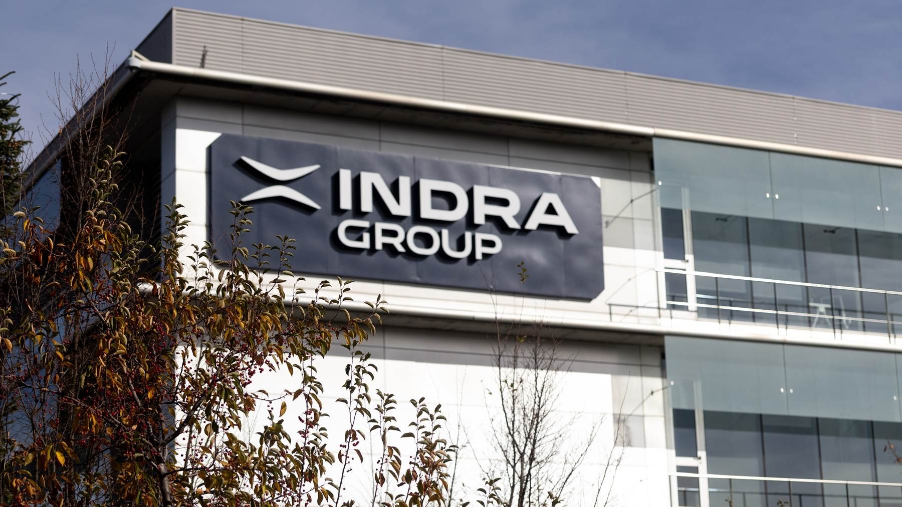 Defensa adjudica a Indra y EM&E los programas para adquirir nuevos obuses por 7.240 millones