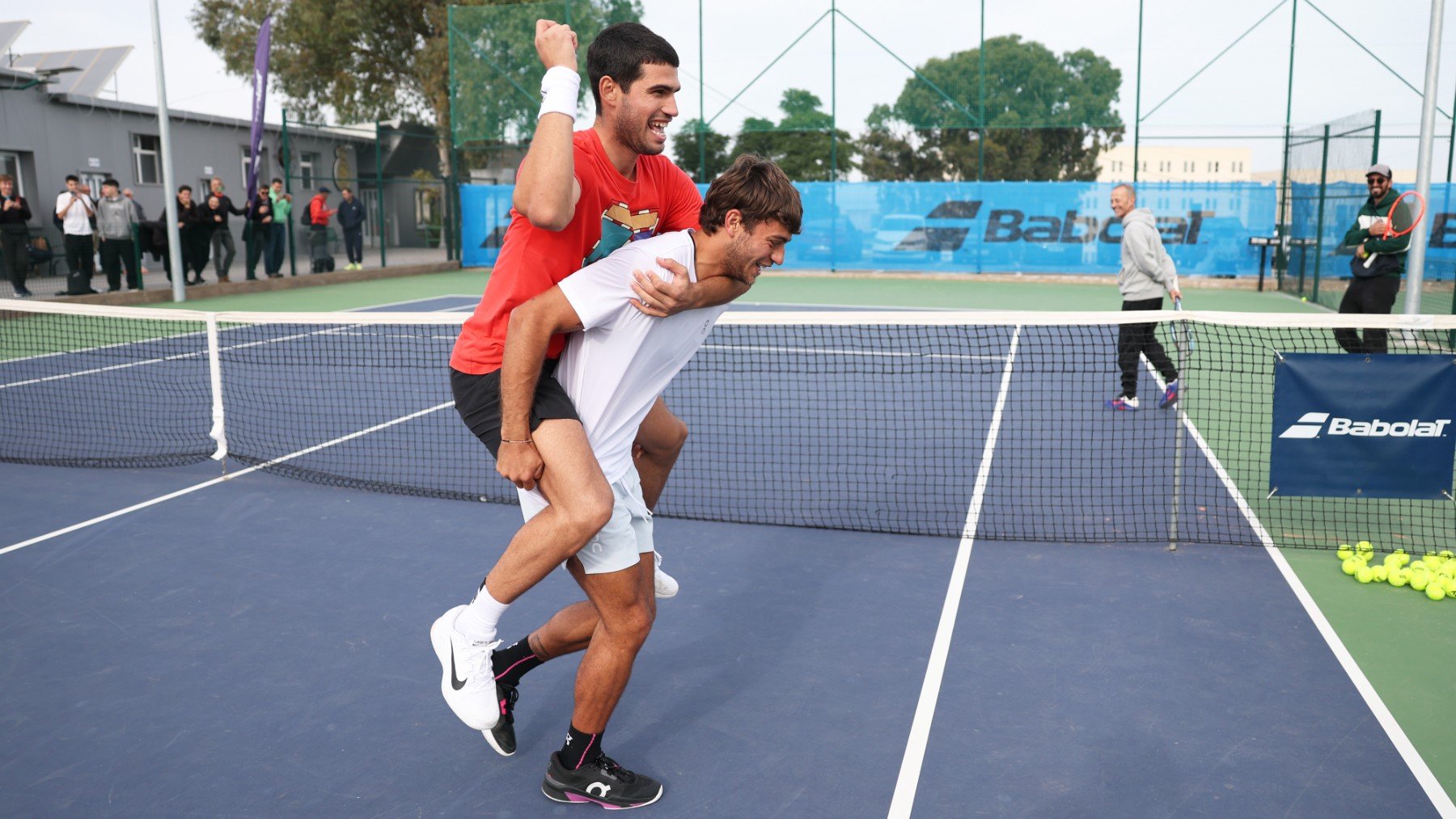 Alcaraz deja alucinado a Cobolli durante la pretemporada: Entrenar dos horas con él parecen 20 minutos